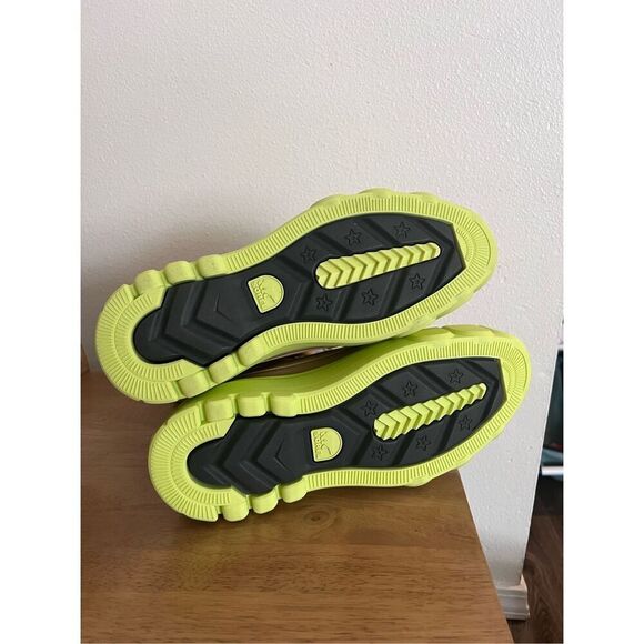 Sorel Women’s Caribou x Boot Lace boots in tan - Picture 9 of 10